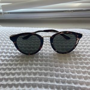 Quay Gotta Run Sunglasses